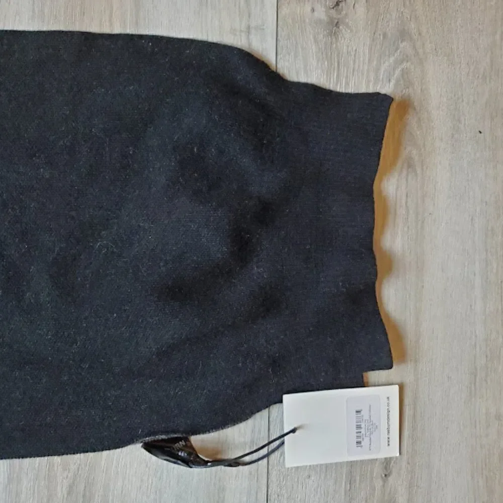 Positively Conscious Raeburn Knitted black cashmere blend Logo Scarf
